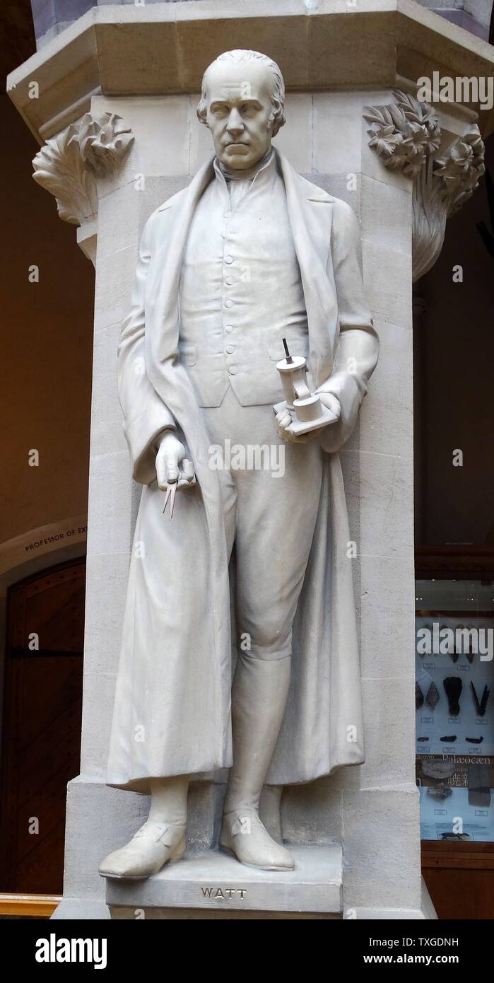 Statue de James Watt (1736-1819) inventeur écossais et ingénieur en mécanique dont les améliorations à la machine à vapeur Newcomen. Datée 2009 Banque D'Images