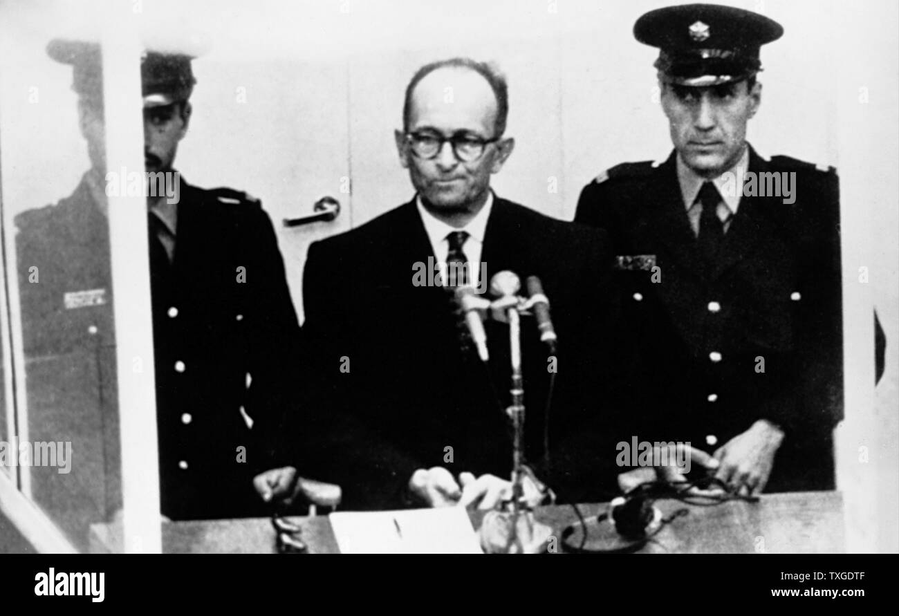 Photographie d'Adolf Eichmann le procès. Otto Adolf Eichmann (1906-1962) SS-Obersturmbannführer nazi allemand et l'un des principaux organisateurs de l'Holocauste. Datée 1961 Banque D'Images