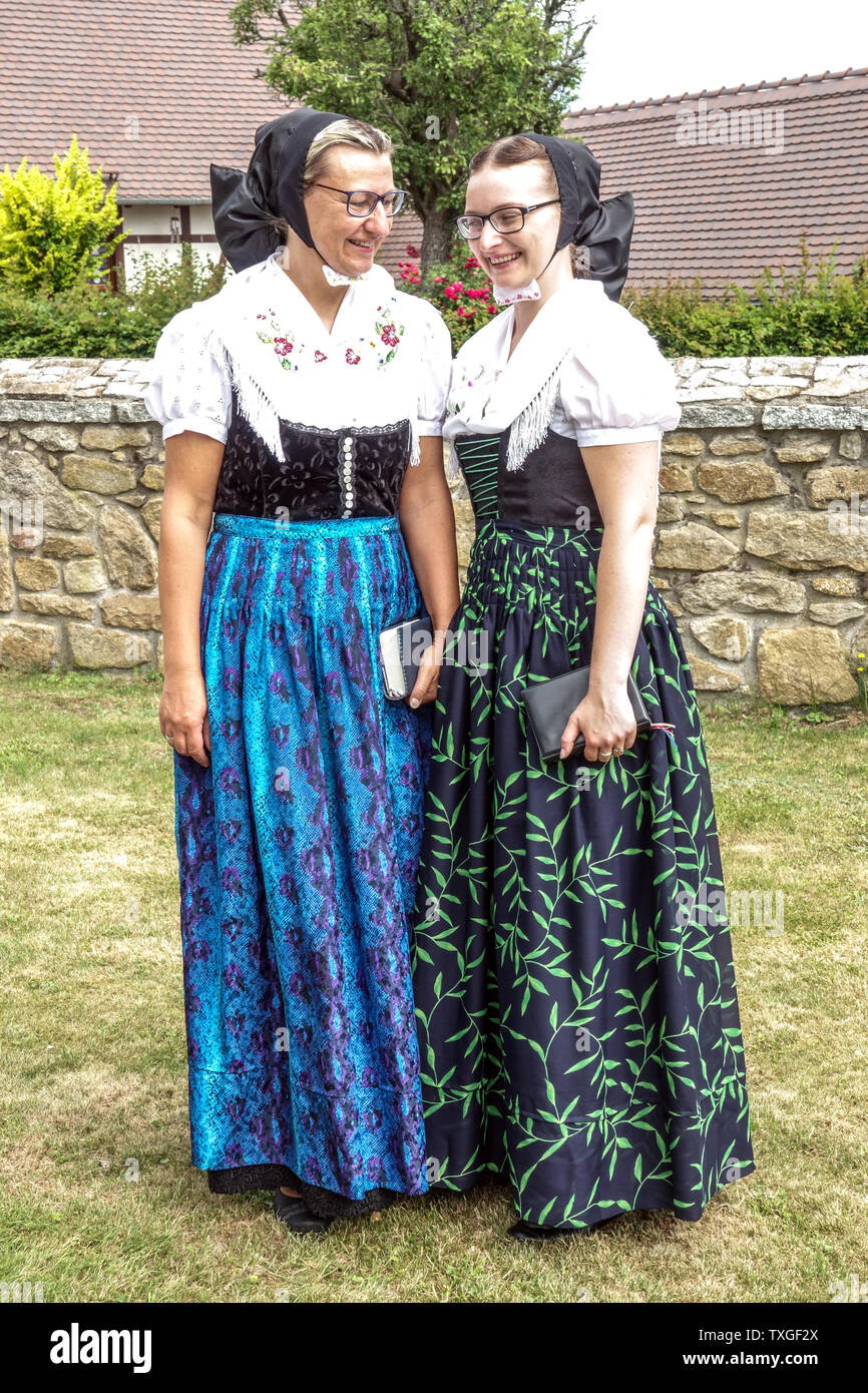 Deux femmes dans le costume national sorabe-lusatien, Crostwitz, Saxe, Allemagne, Europe tradition féminine Banque D'Images