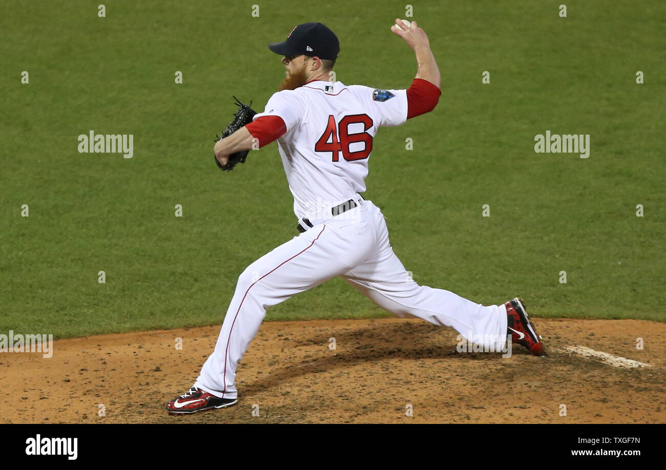 De baseball des Boston Red Sox Craig Kimbrel offre à les Dodgers de Los Angeles au cours de la neuvième manche en jeu un des MLB World Series 2018 à Fenway Park à Boston, Massachusetts, le 23 octobre 2018. Boston a gagné 8-4. Photo de Matthew Healey/UPI Banque D'Images