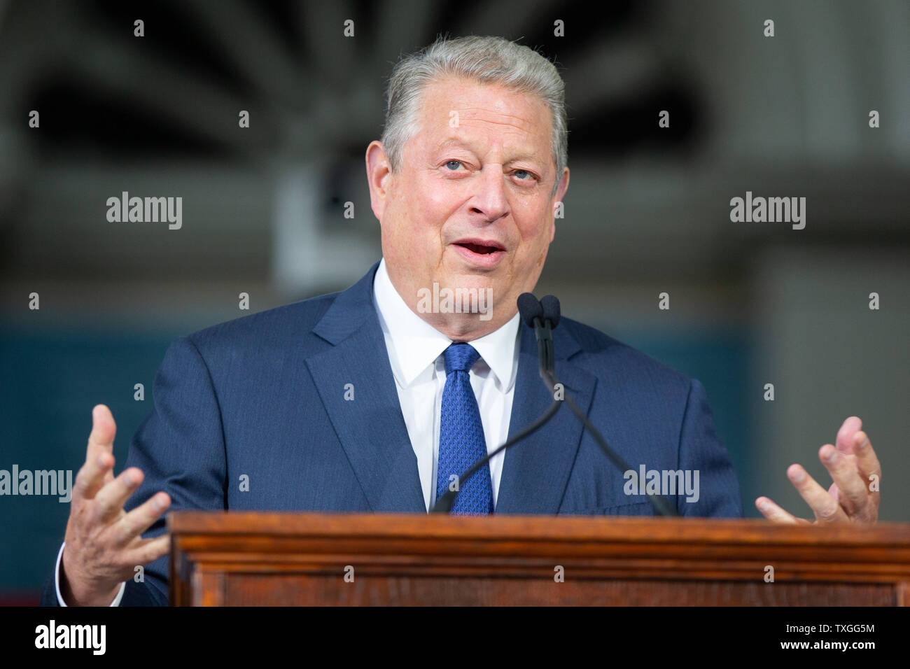 Al Gore, environnementaliste et ancien Vice-président des États-Unis, donne à l'Université Harvard 2019 Journée classe adresse dans le théâtre tricentenaire sur le campus de l'Université de Harvard à Cambridge, Massachusetts le 29 mai 2019. Gore a demandé à Harvard pour se départir des combustibles fossiles pendant son discours. Photo de Matthew Healey/ UPI Banque D'Images