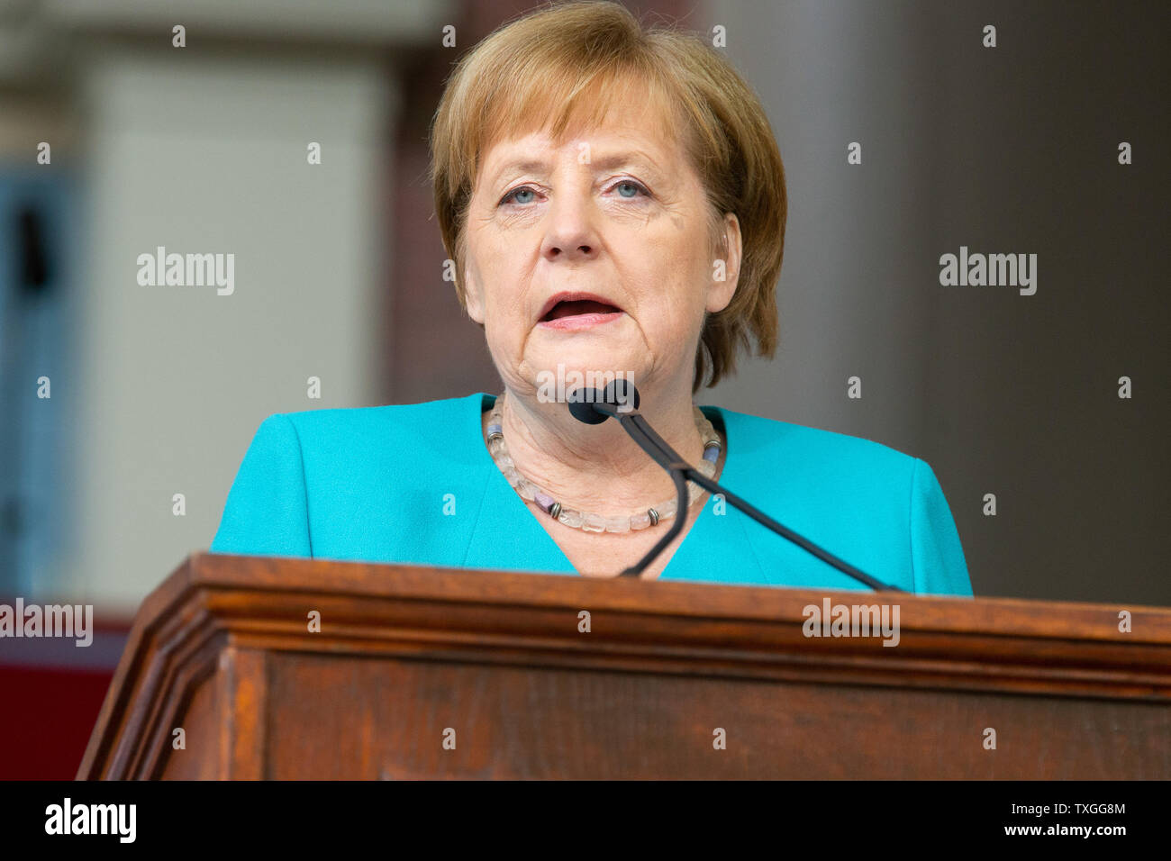 La chancelière allemande Angela Merkel s'adresse à la foule lors de la rencontre annuelle de l'Association des anciens de l'université Harvard après la 368e cérémonie de l'Université Harvard dans Tercentenary Theatre sur le campus de l'Université de Harvard à Cambridge, Massachusetts le 30 mai 2019. Merkel a reçu un diplôme honorifique de l'université plus tôt dans la journée. Photo de Matthew Healey/ UPI Banque D'Images