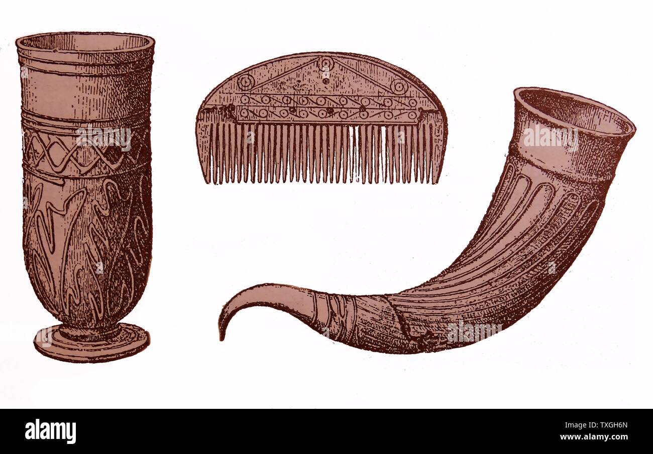 Gobelet potable teutoniques médiévale;et peigne corne potable Banque D'Images