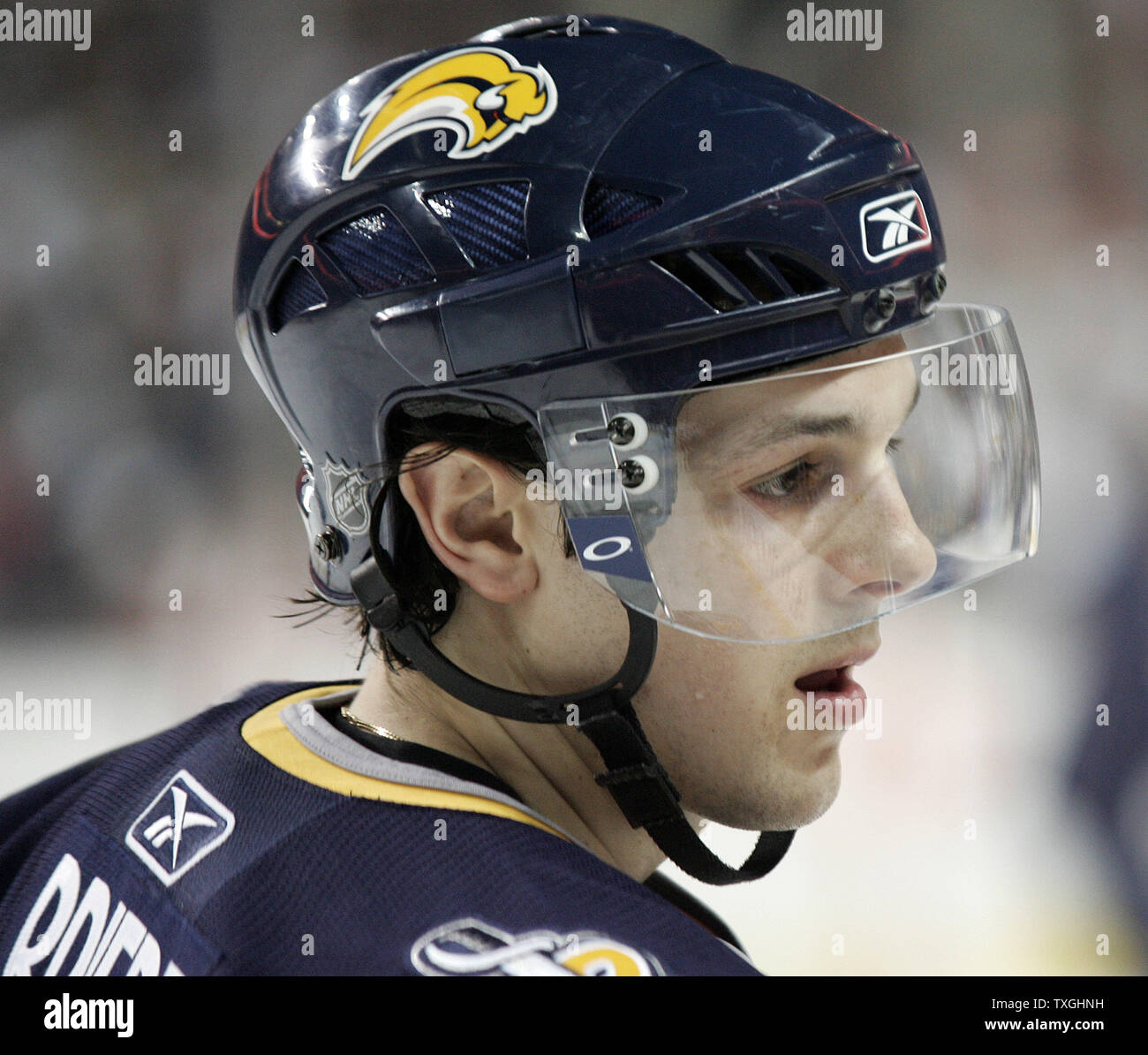 Daniel Briere Centre des Sabres de Buffalo a l'air chaud sur ups contre les Islanders de New York en jeu un des quarts de finale de conférence de l'Est à l'HSBC Arena de Buffalo le 12 avril 2007. (Photo d'UPI/Jerome Davis) Banque D'Images