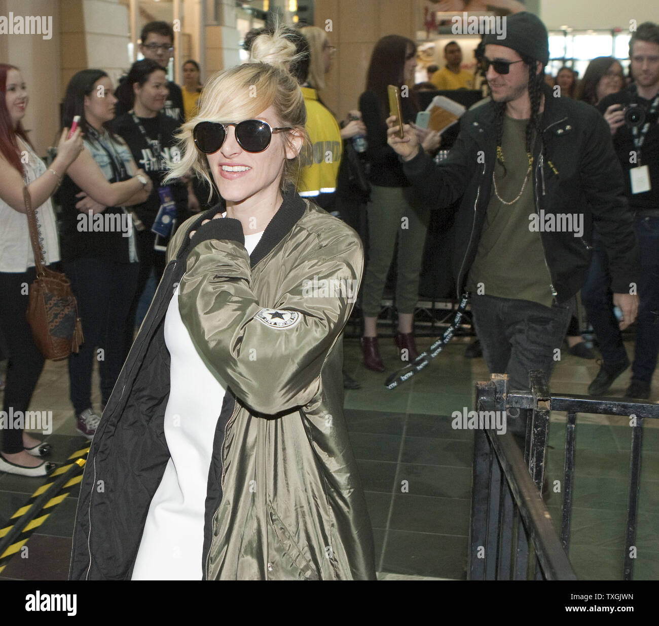 Sarah Blackwood de à pied de la terre arrive à Juno FanFare durant la fin de semaine des Prix JUNO 2016 à Calgary, Alberta, le 2 avril 2016. Photo par Heinz Ruckemann/UPI Banque D'Images