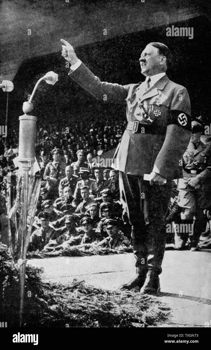 Adolph Hitler (1889 - 1945) s'adressant à un dictateur allemand rallye. Banque D'Images
