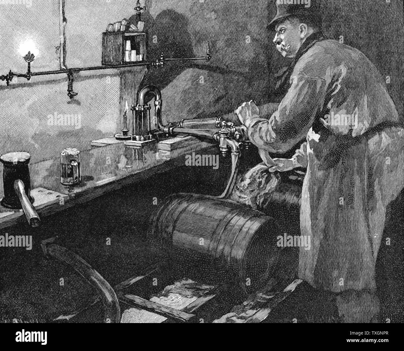 La bière de remplissage de barils dans une brasserie américaine. La gravure sur bois publié 1885 Banque D'Images