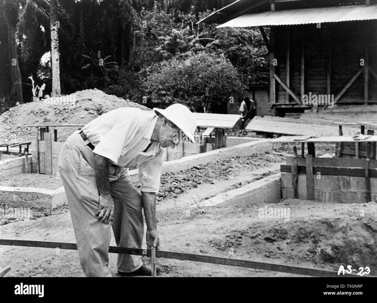 Albert Schweitzer (1875-1965) médecin missionnaire alsacien et théologien, philosophe et musicien. 1957 Ici dépeints dans le Jerome Hill et Erica Anderson film Banque D'Images