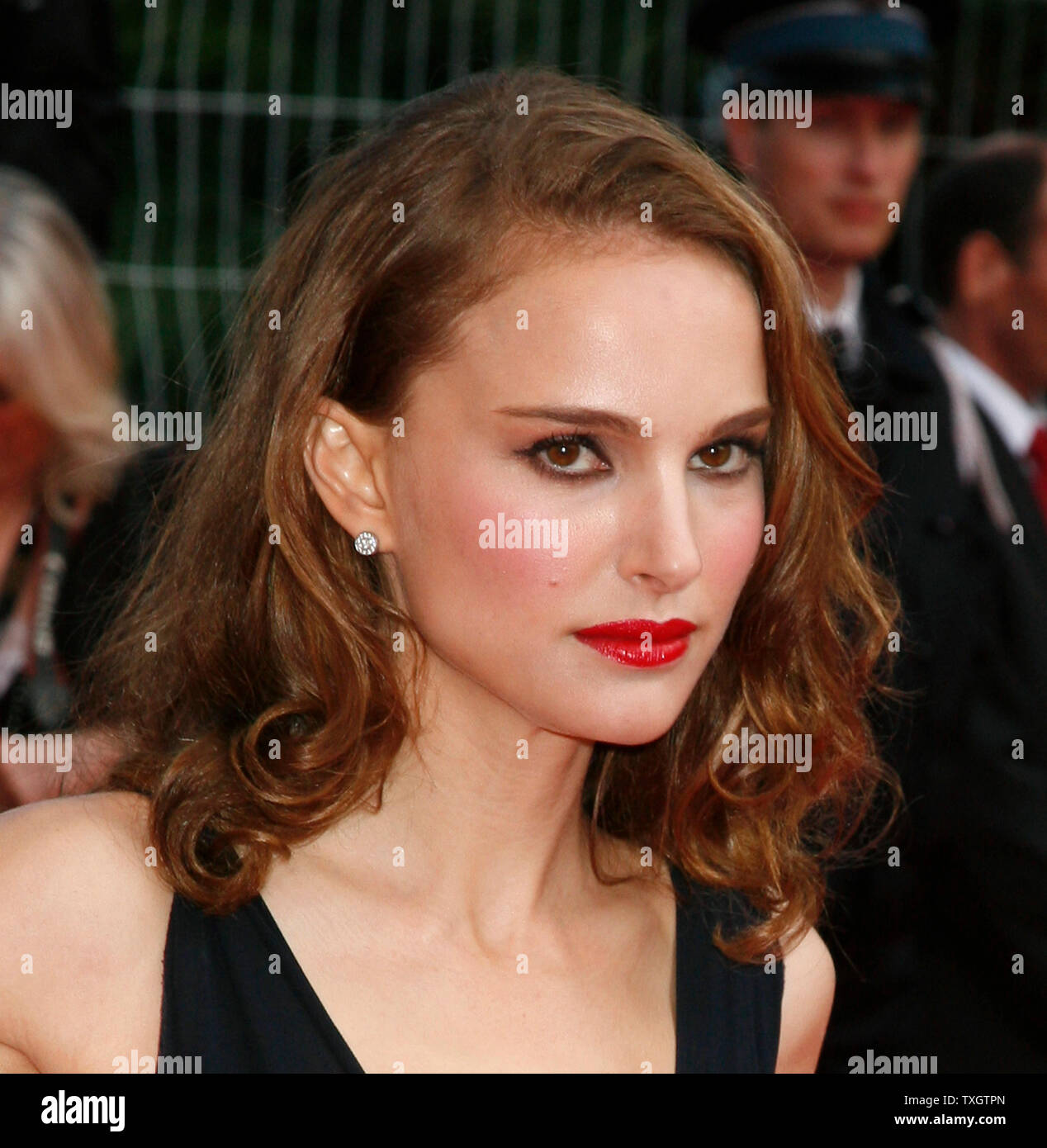 L Actrice Natalie Portman Arrive Sur Le Tapis Rouge Avant La Premiere Mondiale Du Film Indiana Jones 4 Royaume Du Crane De Cristal Au Cours De La 61e Festival Du Film De
