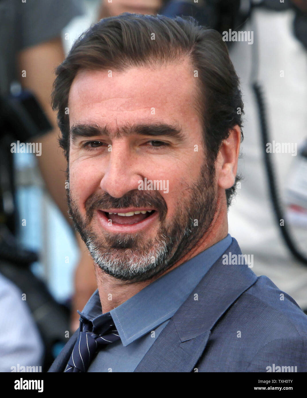 Acteur Eric Cantona arrive à un photocall pour le film 'Looking for Eric' au 62e Festival du Film de Cannes (France) le 18 mai 2009. (Photo d'UPI/David Silpa) Banque D'Images