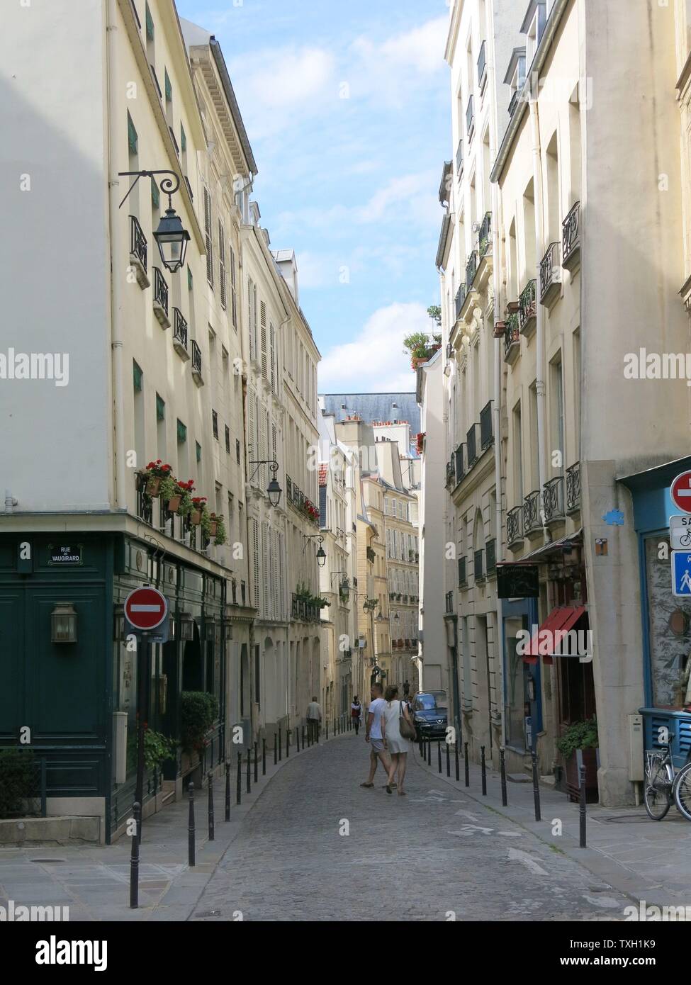 Une vue plongeante de la rue Servandoni Rue de Vaugirard, un quartier de Paris Banque D'Images