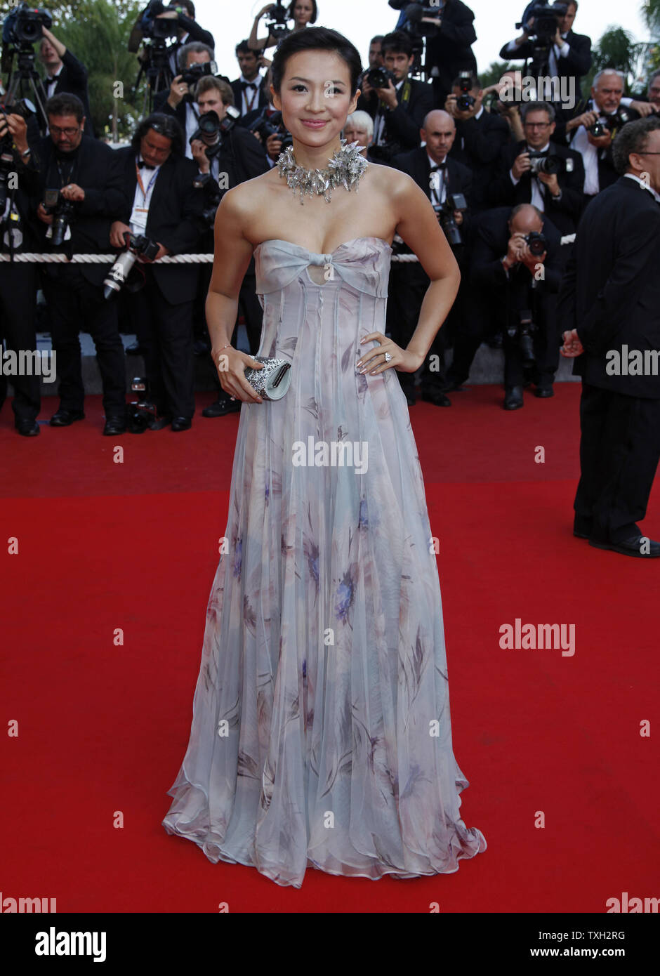 L'actrice Zhang Ziyi arrive sur le tapis rouge avant la projection du film 'Visage (Face)' à la 62e Festival du Film de Cannes (France) le 23 mai 2009. (Photo d'UPI/David Silpa) Banque D'Images