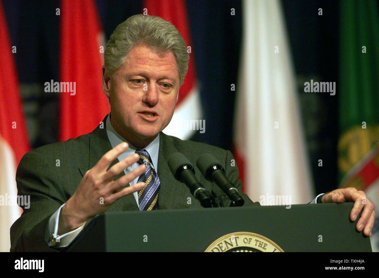 William Jefferson "Bill" Clinton, 42e président des États-Unis d'Amérique (1993-2001), donnant une conférence de presse à l'Amphithéâtre de l'ITC Reagan Building Banque D'Images