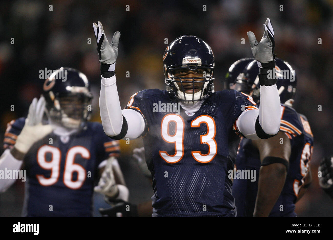 Ours de Chicago fin Adewale Ogunleye défensives (93) les motions à la ligne au cours du premier trimestre à Soldier Field, le 22 décembre 2008 à Chicago. Les ours a gagné 20-17 en prolongation. (Photo d'UPI/Brian Kersey) Banque D'Images