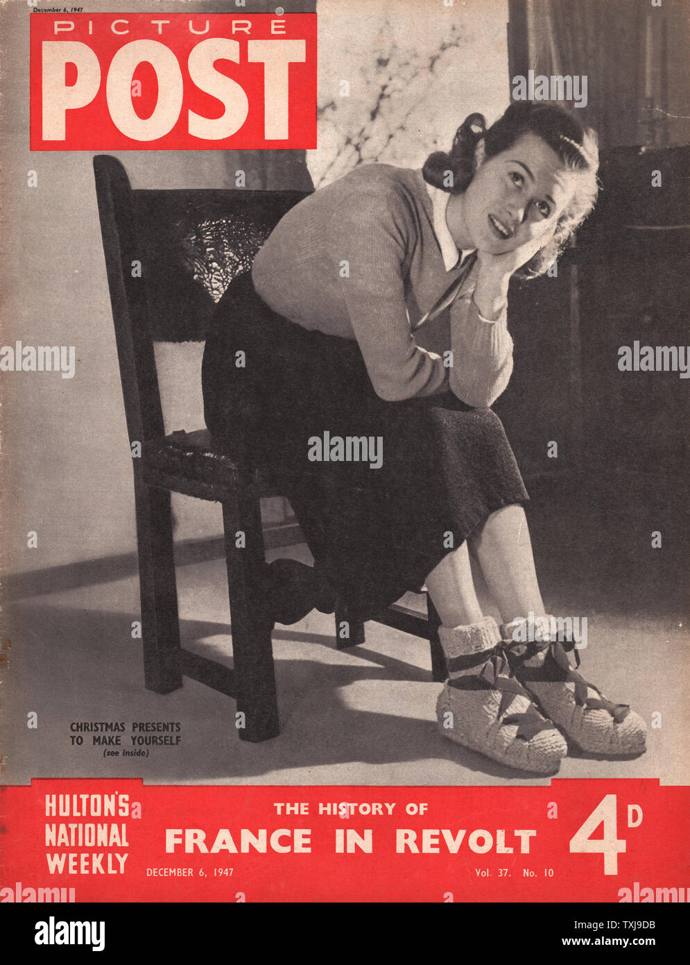 1947 Photo Post magazine front page montrant femme avec des chaussures en tricot Banque D'Images