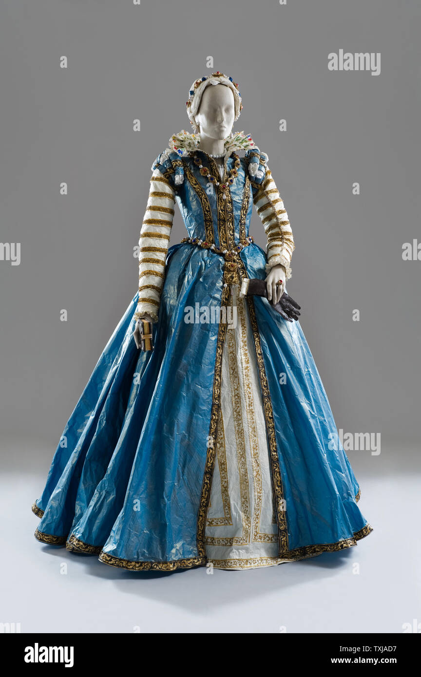 Mannequin portant robe de papier bleu par Isabelle de Borchgrave Banque D'Images