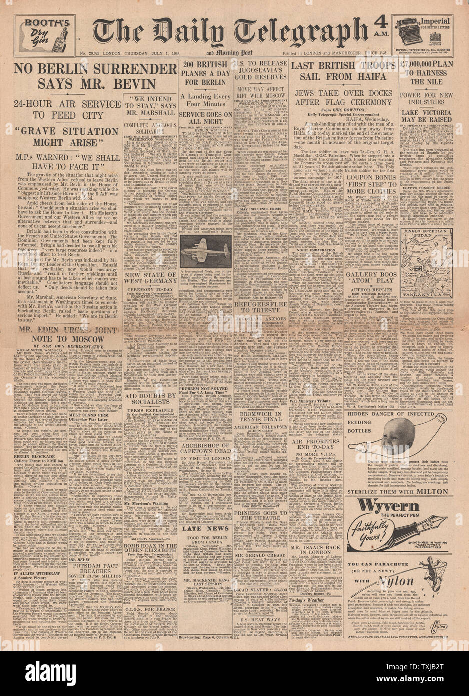 1948 Daily Telegraph front page Pont Aérien de Berlin Banque D'Images