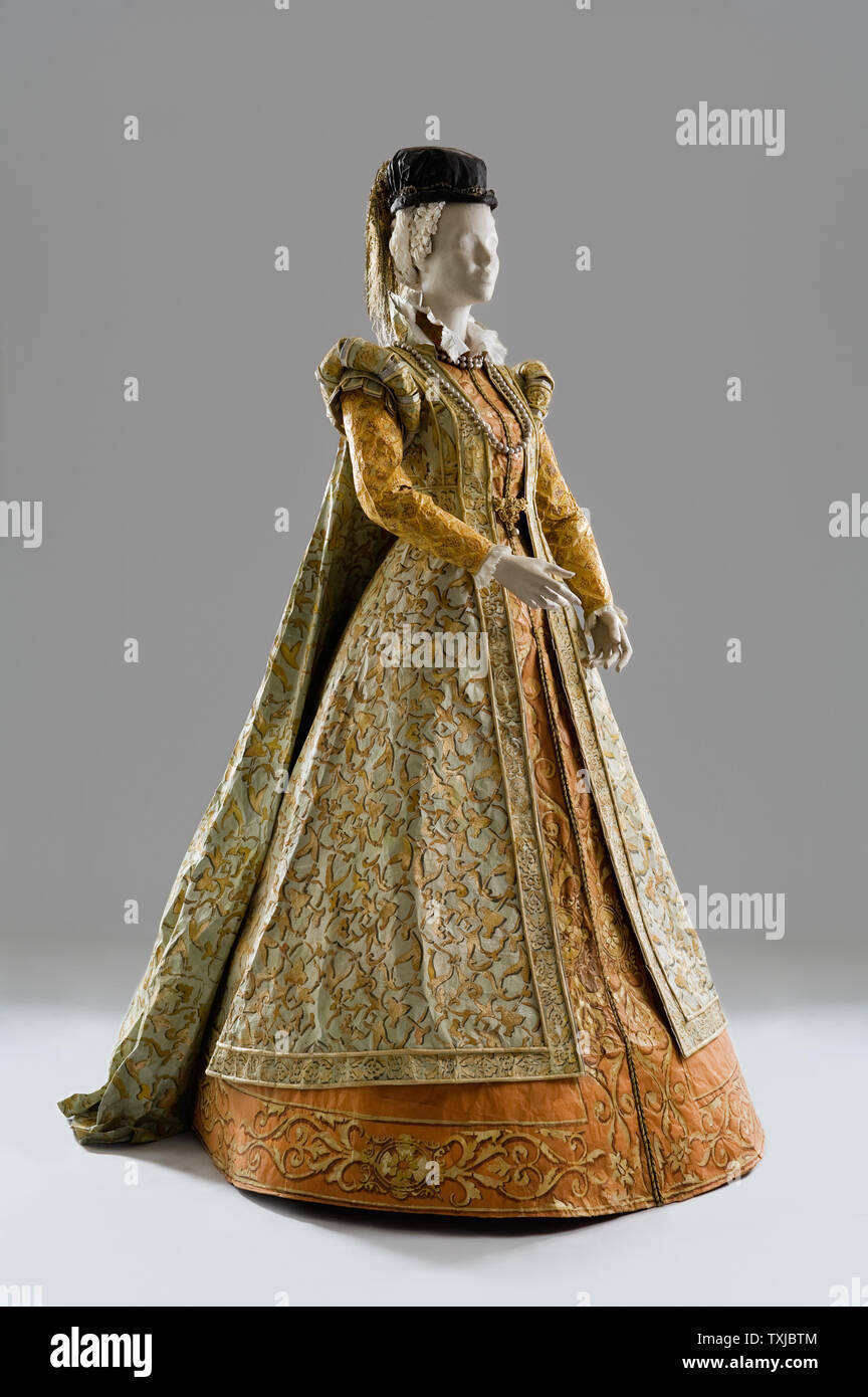 Mannequin portant des costumes de papier par Isabelle de Borchgrave Banque D'Images