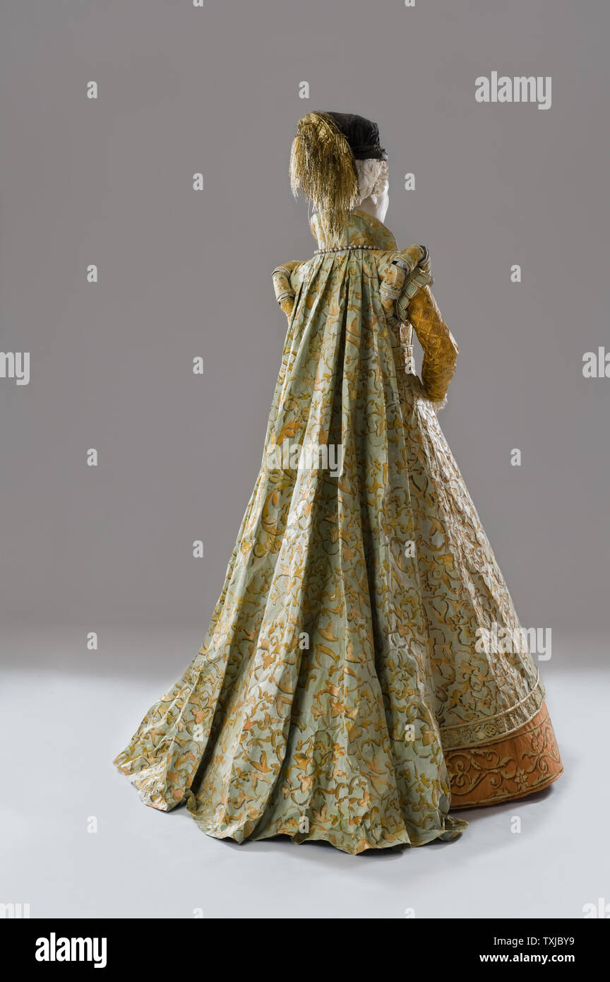 Mannequin portant des costumes de papier par Isabelle de Borchgrave Banque D'Images