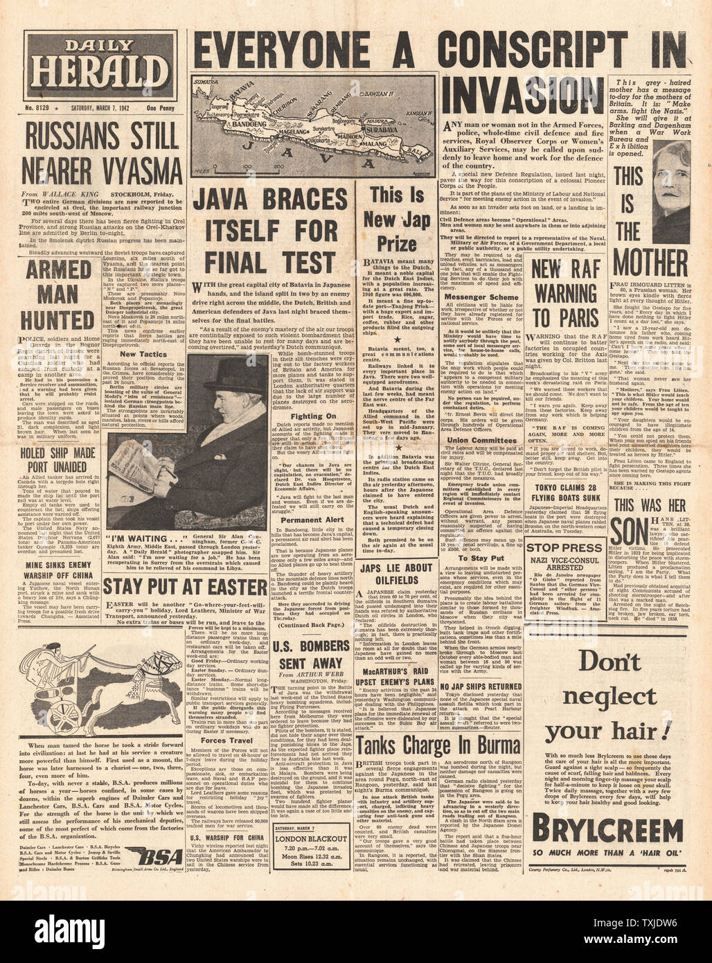 1942 front page Daily Herald Bataille pour Java et Ministère du travail donné le pouvoir de recruter tous les civils Banque D'Images