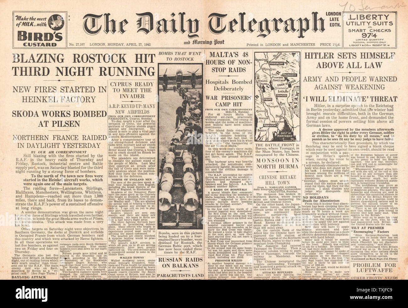 1942 front page Daily Telegraph Hitler dénonce les fonctionnaires allemands et RAF Rostock bombe et Skoda travaille à Pilsen Banque D'Images