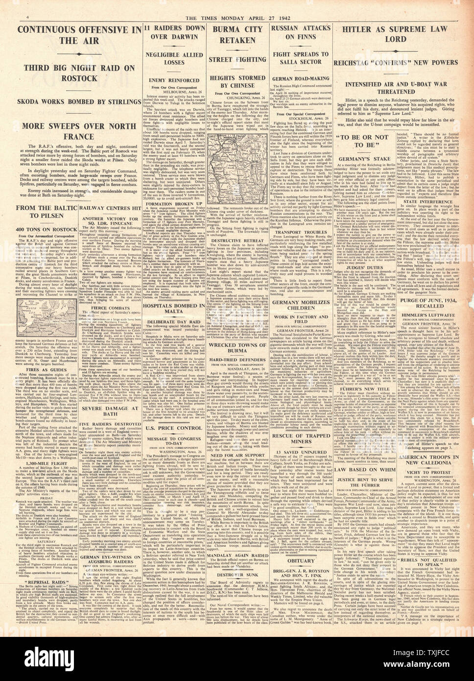 1942 page 4 la fois Hitler dénonce les fonctionnaires allemands et RAF bombarder Rostock Banque D'Images