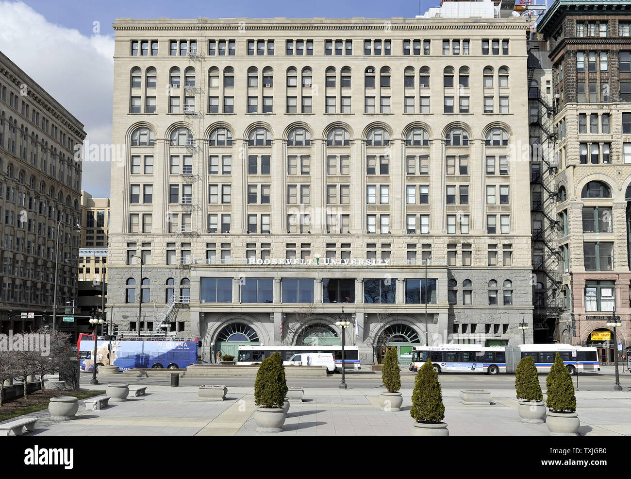 L'Auditorium de la construction de maisons, l'Auditorium et du théâtre de l'Université Roosevelt se tient à Chicago le 31 mars 2011. Le bâtiment, achevé en 1889, est l'un des plus célèbres dessins de Dankmar Adler et Louis Sullivan et a été déclaré monument historique national en 1975. UPI/Brian Kersey Banque D'Images