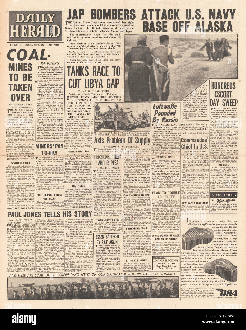 1942 front page Daily Herald bombardiers Japonais attaquent les îles Aléoutiennes, Bataille pour la Libye et le gouvernement britannique pour contrôler toutes les mines de charbon Banque D'Images