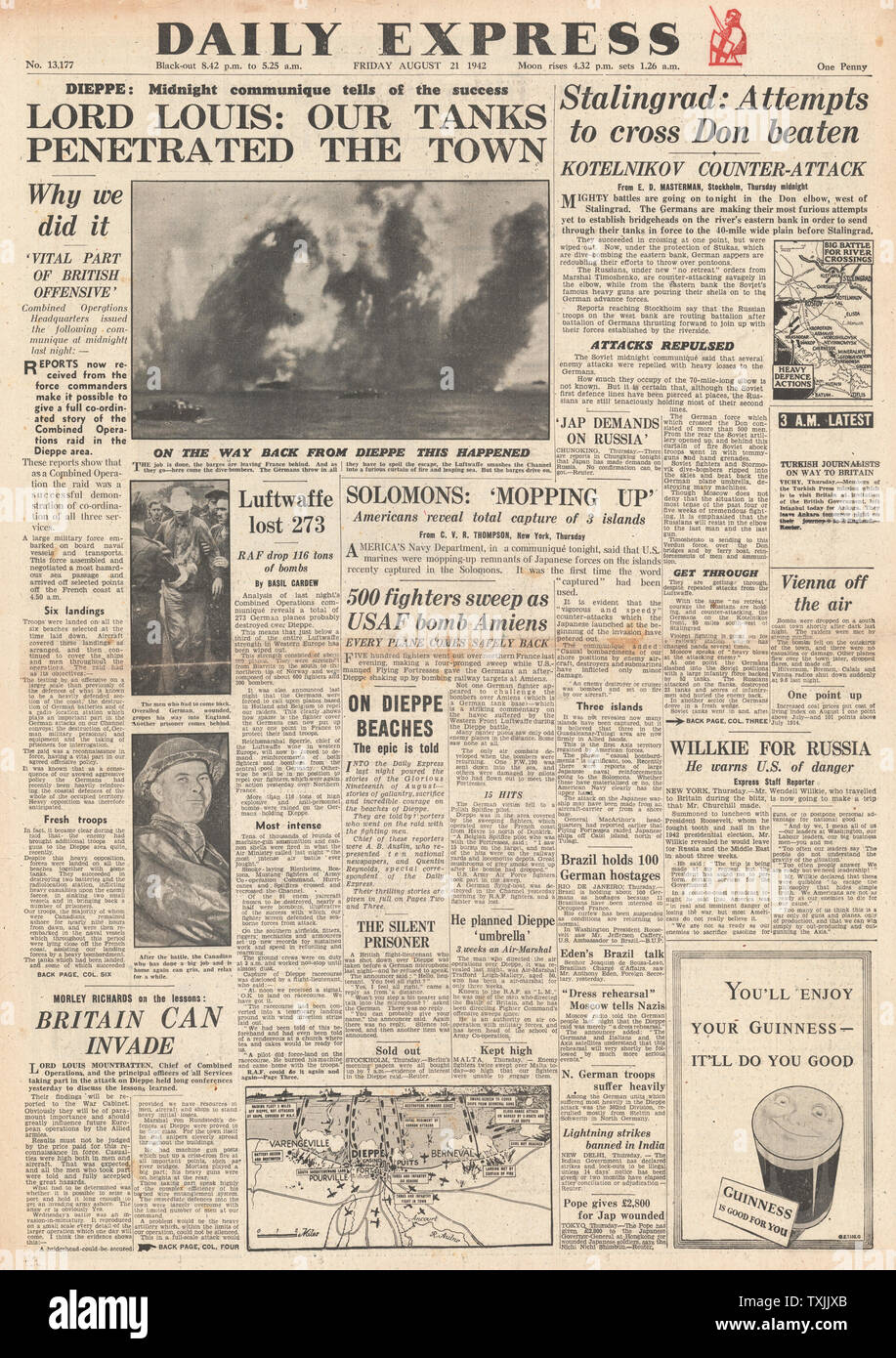 1942 front page Daily Express British Commando Raid sur Dieppe et Bataille pour Stalingrad Banque D'Images