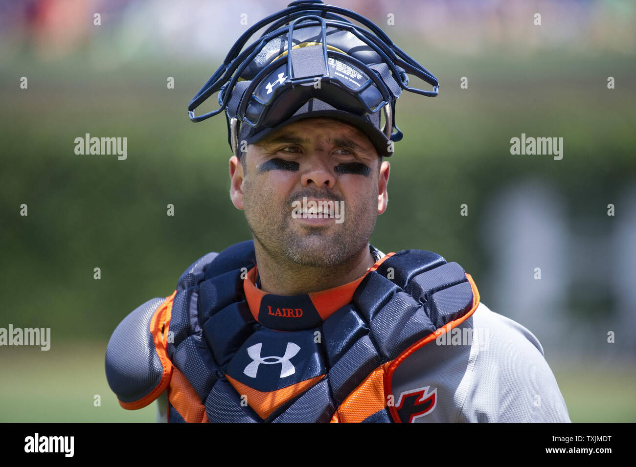 Tigers de Detroit catcher Gerald Laird se dresse sur le terrain avant le match contre les Cubs de Chicago au Wrigley Field, le 14 juin 2012 à Chicago. UPI/Brian Kersey Banque D'Images