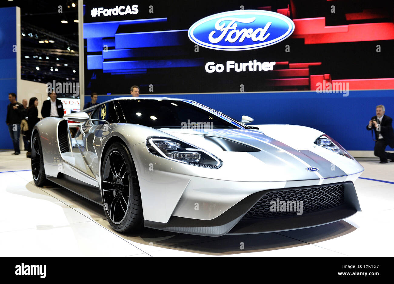 La Ford GT 2017 s'affiche en argent liquide pour la première fois à l'auto de Chicago le 12 février 2015 à Chicago. La nouvelle super voiture a été confirmé pour la production à l'usine Ford à Markham, en Ontario. UPI/Brian Kersey Banque D'Images