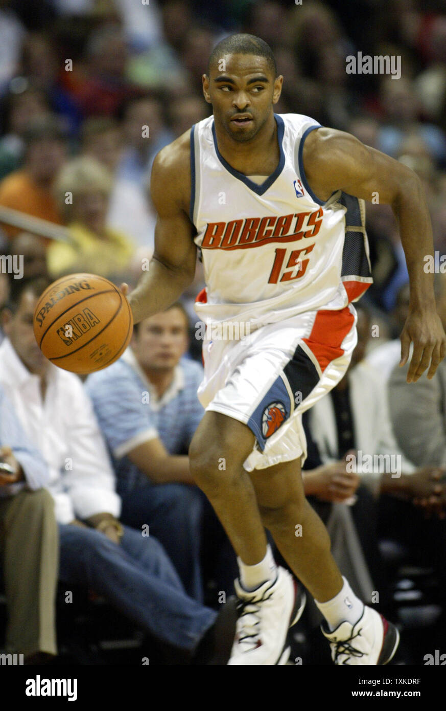 Charlotte Bobcats guard Alan Anderson pousse la balle upcourt contre le Miami Heat dans la deuxième moitié de l'arène des Bobcats de Charlotte, N.C. le 10 avril 2007. Charlotte a gagné 92-82. (Photo d'UPI/Nell Redmond) Banque D'Images