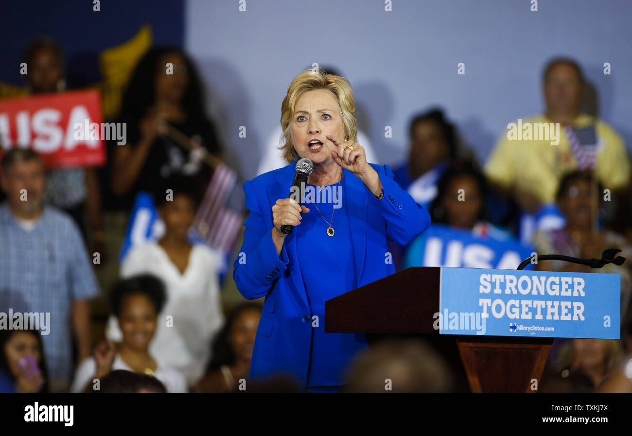 Le candidat démocrate Hillary Clinton parle à un arrêt de la campagne de Johnson C. Smith University à Charlotte, Caroline du Nord le 8 septembre 2016. Photo par Nell Redmond/UPI. Banque D'Images
