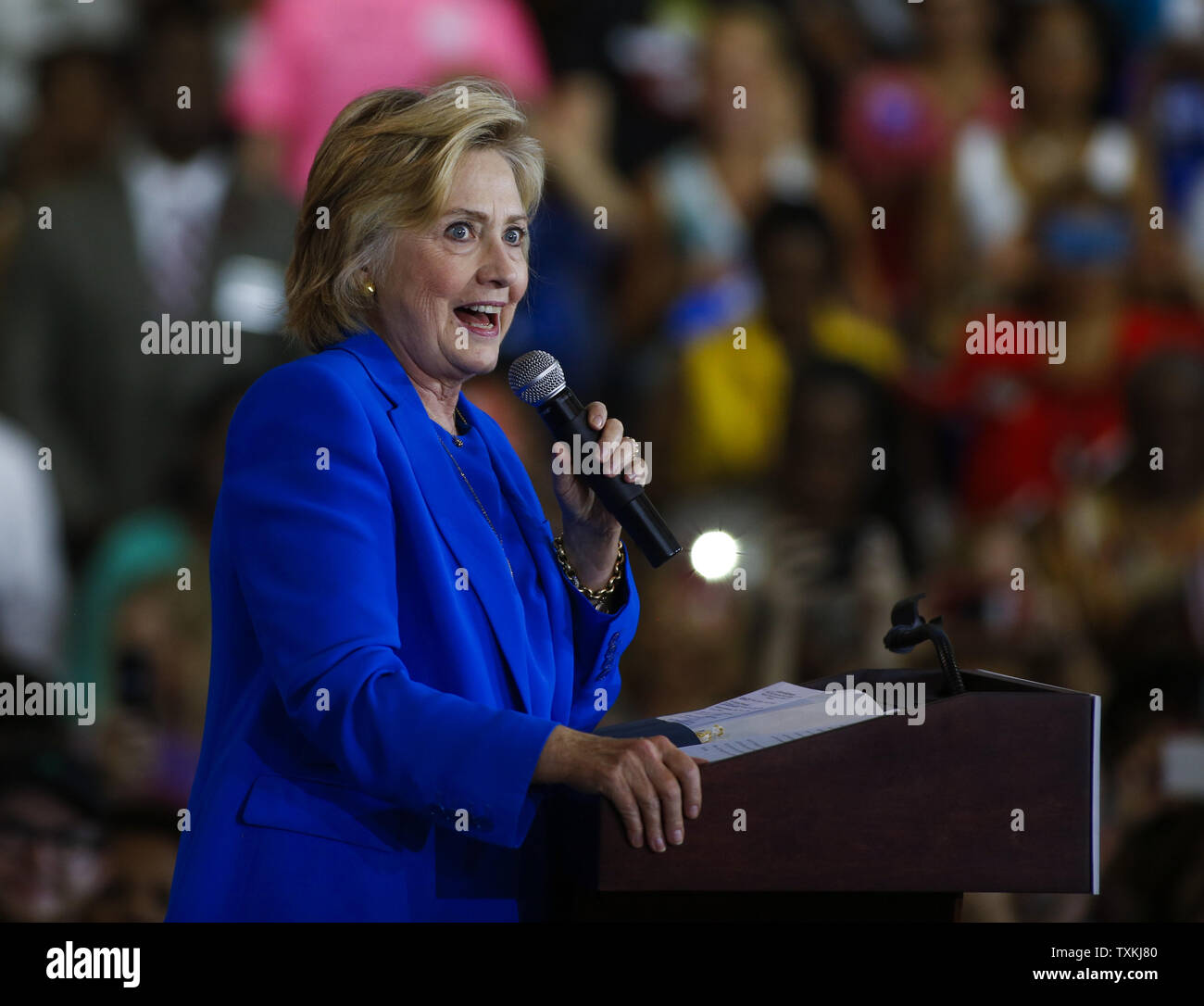 Le candidat démocrate Hillary Clinton parle à un arrêt de la campagne de Johnson C. Smith University à Charlotte, Caroline du Nord le 8 septembre 2016. Photo par Nell Redmond/UPI. Banque D'Images
