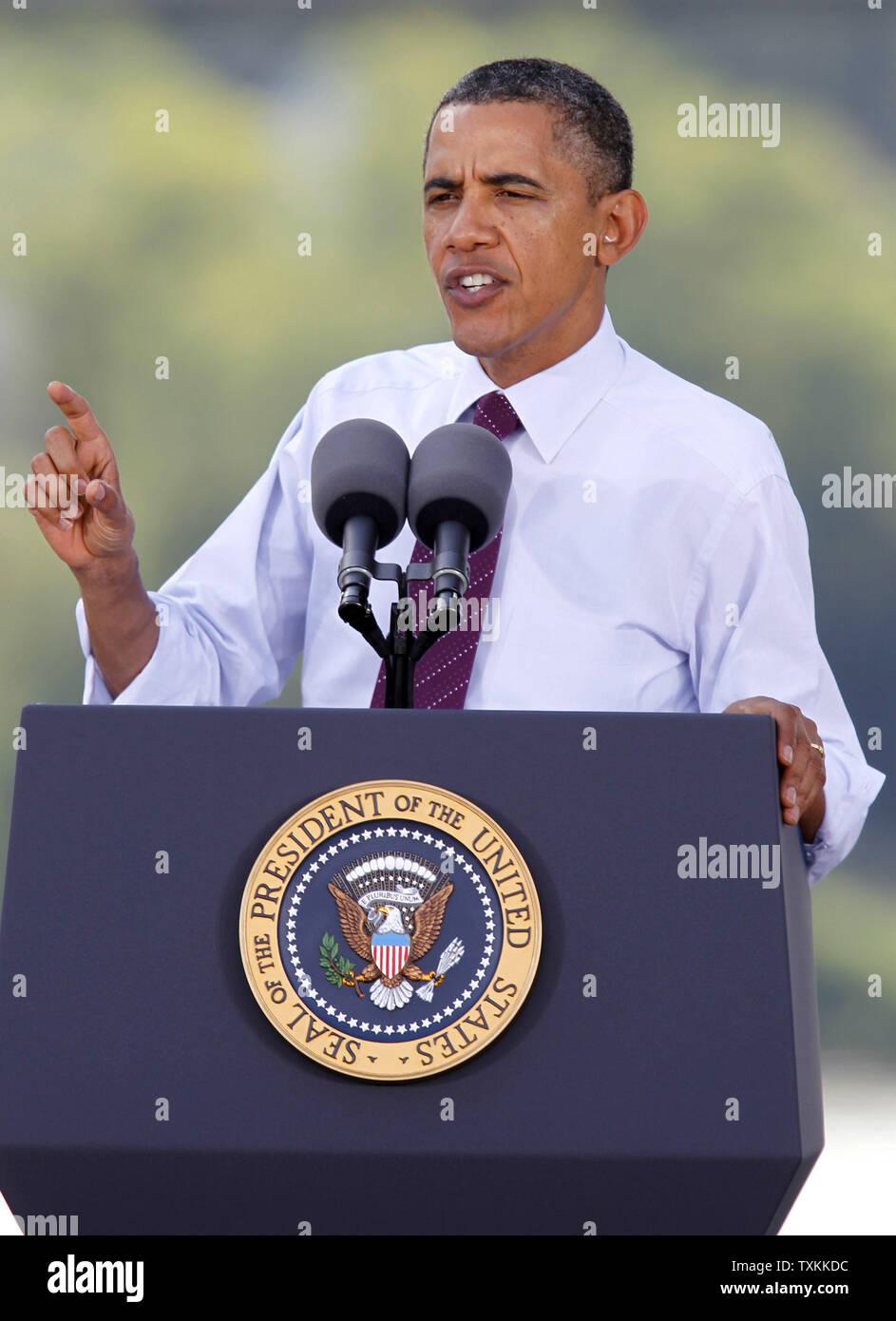 Le président Barack Obama pousse pour le Congrès pour faire passer sa proposition de loi de nouveaux emplois au cours d'une manifestation à l'usine de béton de la colline en face du pont de Brent Spence à Cincinnati, OH., 22 septembre 2011. UPI Photo/Mark Cowan Banque D'Images
