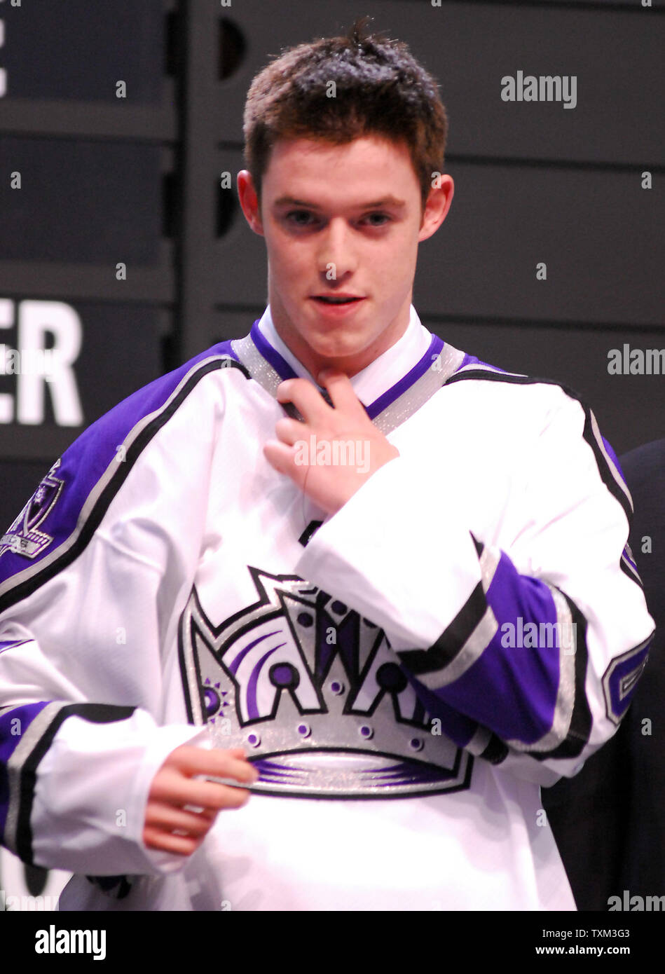 Thomas Hickey, le quatrième choix de l'ensemble de la LNH, a été choisi par les Kings de Los Angeles à la séance de sélection 2007 de la LNH au Nationwide Arena de Columbus (Ohio) le 22 juin 2007. (UPI Photo/ Stephanie Krell) Banque D'Images