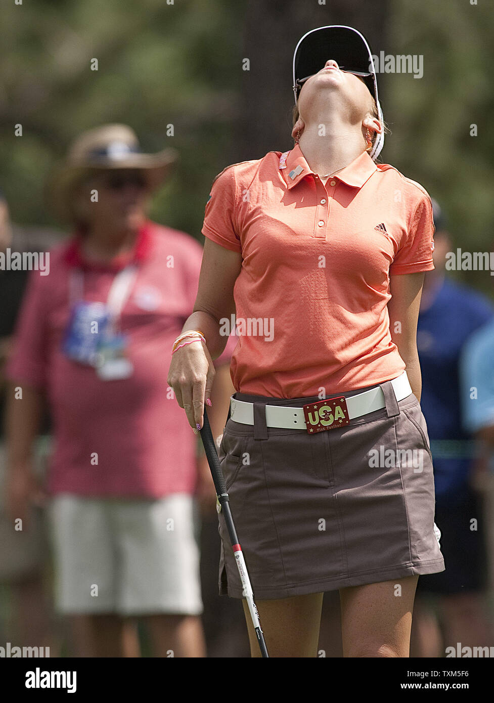La défense de champion du US Open Paula Creamer réagit après coup de départ au 11e trou lors de la troisième ronde de l'Omnium des États-Unis au cours de l'Broadmoor à Colorado Springs le 10 juillet 2011. UPI/Gary C. Caskey Banque D'Images