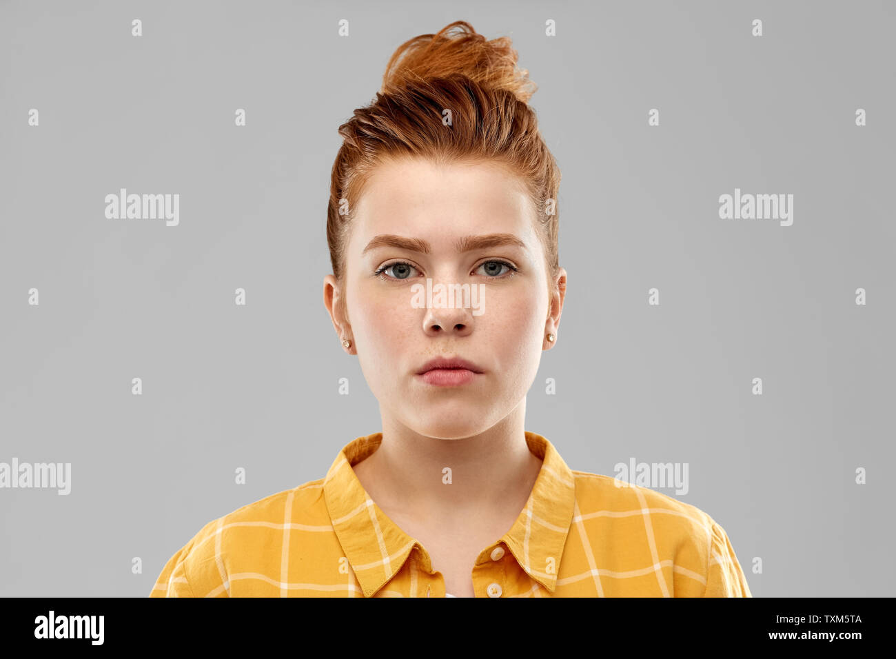Portrait d'adolescente aux cheveux rouges Banque D'Images