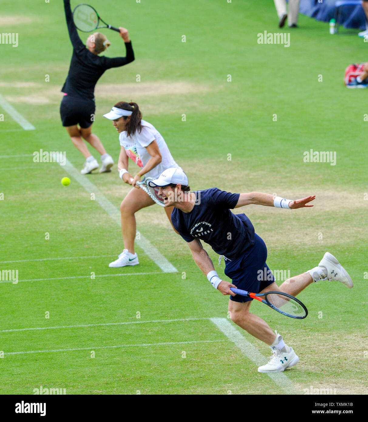 Eastbourne, Royaume-Uni. 25 Juin, 2019. Andy Murray lors d'une session de formation avant son match de double plus tard à la Nature Valley le tournoi international de tennis du Devonshire Park à Eastbourne . Crédit : Simon Dack/Alamy Live News Banque D'Images