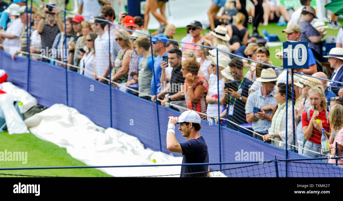 Eastbourne, Royaume-Uni. 25 Juin, 2019. Andy Murray lors d'une session de formation avant son match de double plus tard à la Nature Valley le tournoi international de tennis du Devonshire Park à Eastbourne . Crédit : Simon Dack/Alamy Live News Banque D'Images