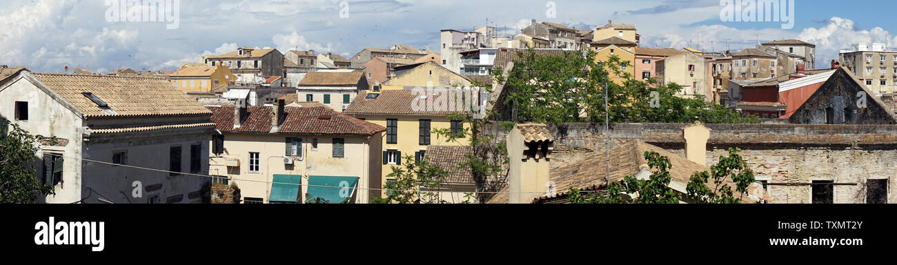 Corfou, Grèce - CIRCA MAI 2019 Panorama de vieux bâtiments dans la vieille ville Banque D'Images