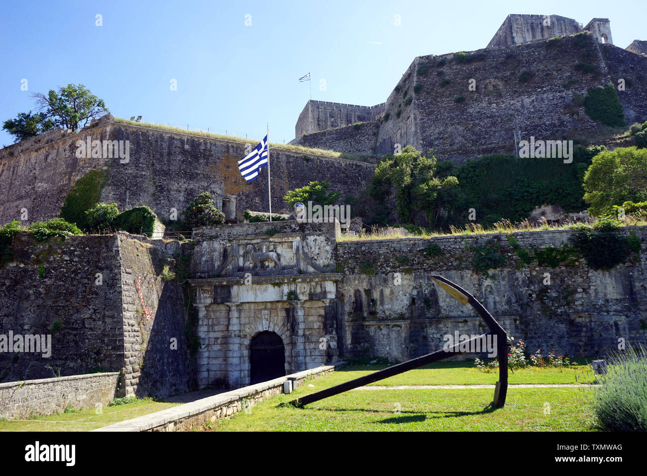 Corfou, Grèce - CIRCA MAI 2019 Nouvelle forteresse et big anchor Banque D'Images
