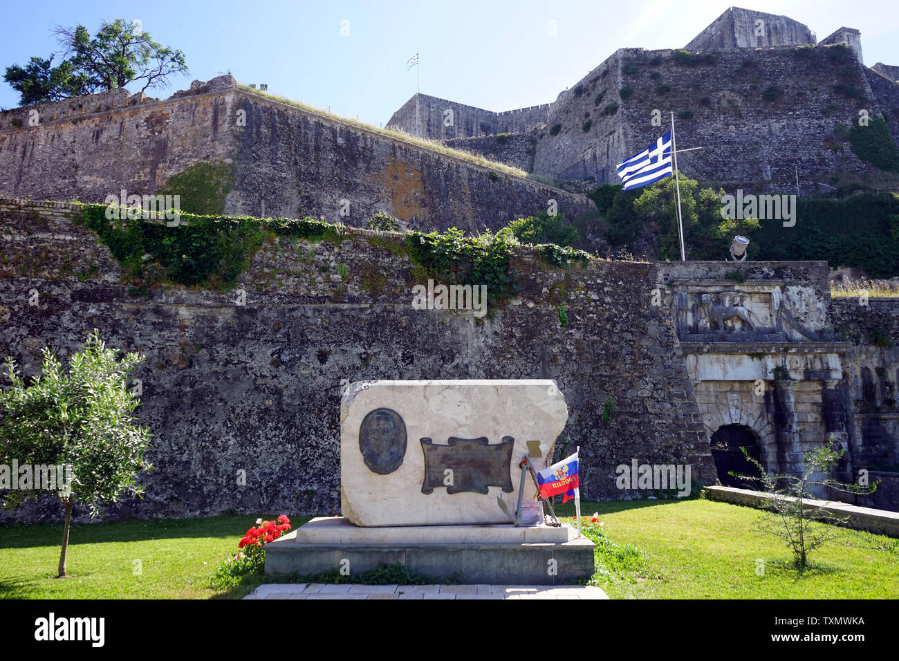 Corfou, Grèce - CIRCA MAI 2019 Nouvelle forteresse et l'amiral Ouchakov Memorial Banque D'Images