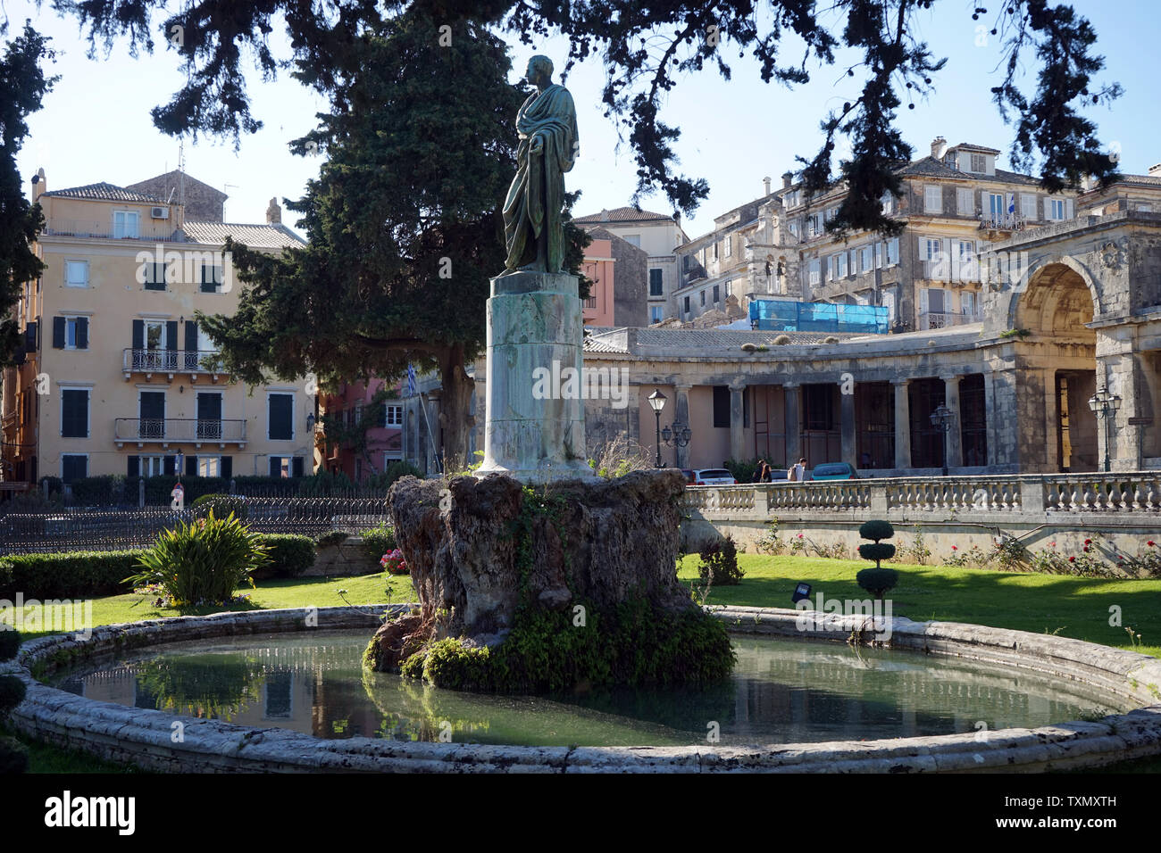 Corfou, Grèce - CIRCA MAI2019 Statue de Frederick Adam devant le palais de Saint-Michel et Saint-Georges Banque D'Images