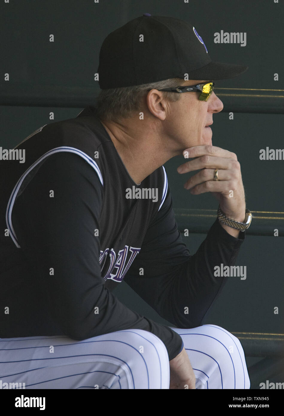 Rockies du Colorado manager Jim Tracy cherche des façons de garder son équipe dans la Ligue Nationale contre le plomb wild card Cardinals de Saint-Louis au Coors Field de Denver le 27 septembre 2009. UPI/Gary C. Caskey... Banque D'Images