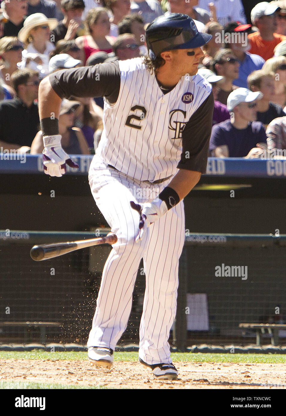 Colorado Rockies shortstop Troy Tulowitzki frappe un triple à deux au cours de la troisième manche contre les Reds de Cincinnati à Coors Field le 2 septembre 2010 à Denver. Les Rouges mènent la NL division centrale. UPI/Gary C. Caskey Banque D'Images
