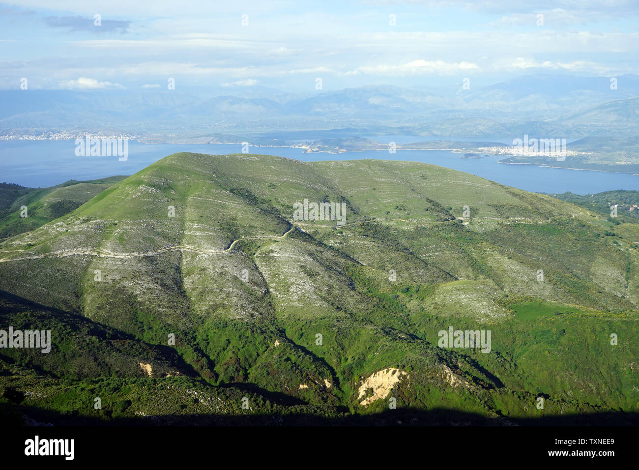 Le mont et la mer près de Pantakrator à Corfou, Grèce Banque D'Images