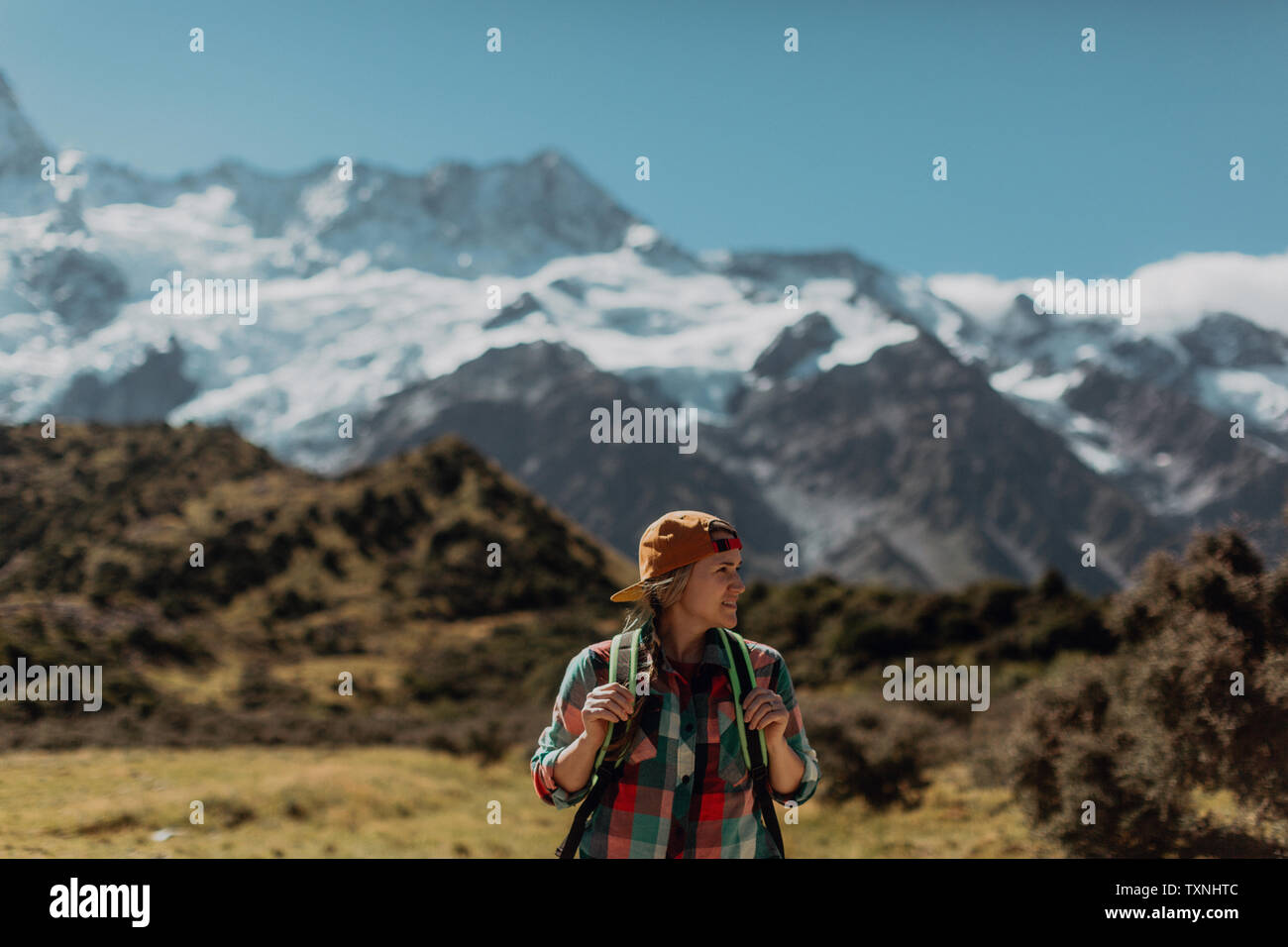 Randonneur explorer wilderness, Wanaka, Taranaki, en Nouvelle-Zélande Banque D'Images