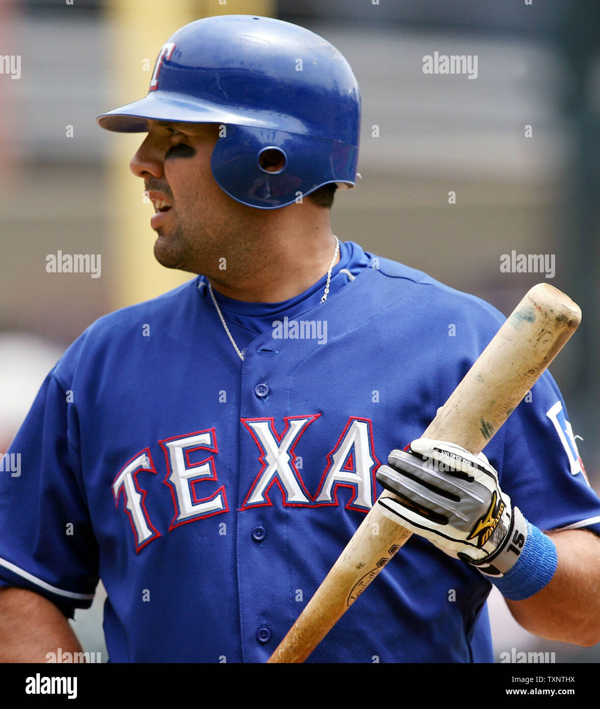 Les Rangers du Texas' Gerald Laird promenades hors du terrain après suppression de contre les Tigers de Detroit dans la troisième manche à Comerica Park à Detroit le 28 juin 2007. (Photo d'UPI/Scott R. Galvin) Banque D'Images