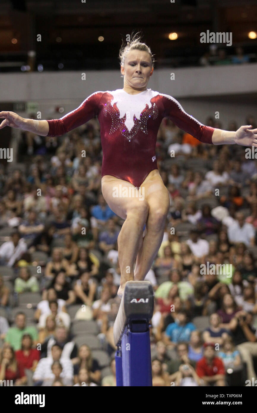 Bridget Sloan achève pendant au Championnat du visa à l'American Airlines Center de Dallas le 15 août 2009. Sloan, a remporté le concours général des femmes des États-Unis intitulé. (Photo d'UPI/Robert Hughes) Banque D'Images